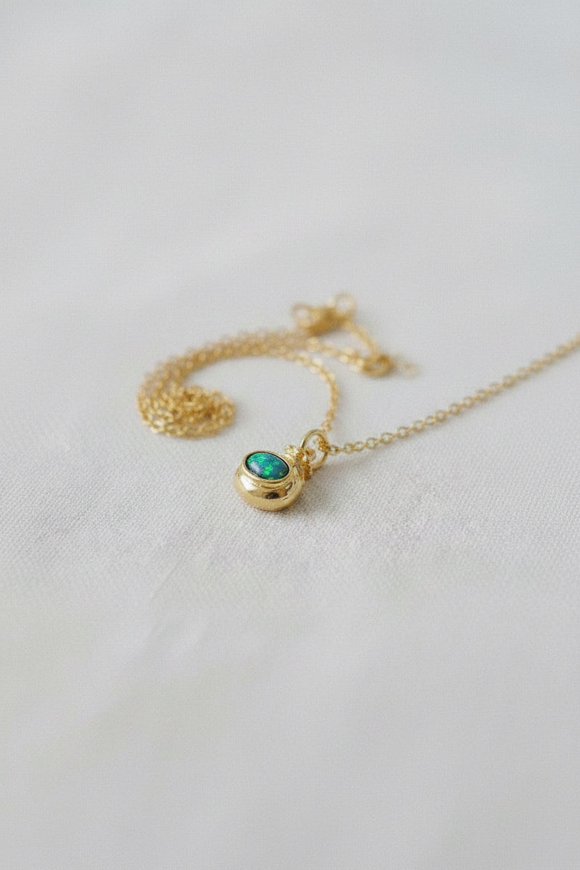 Shell Oval Pendant Necklace