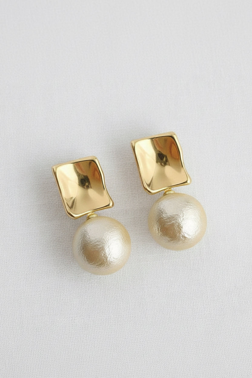 Contemp. Geo. Pearl Earring