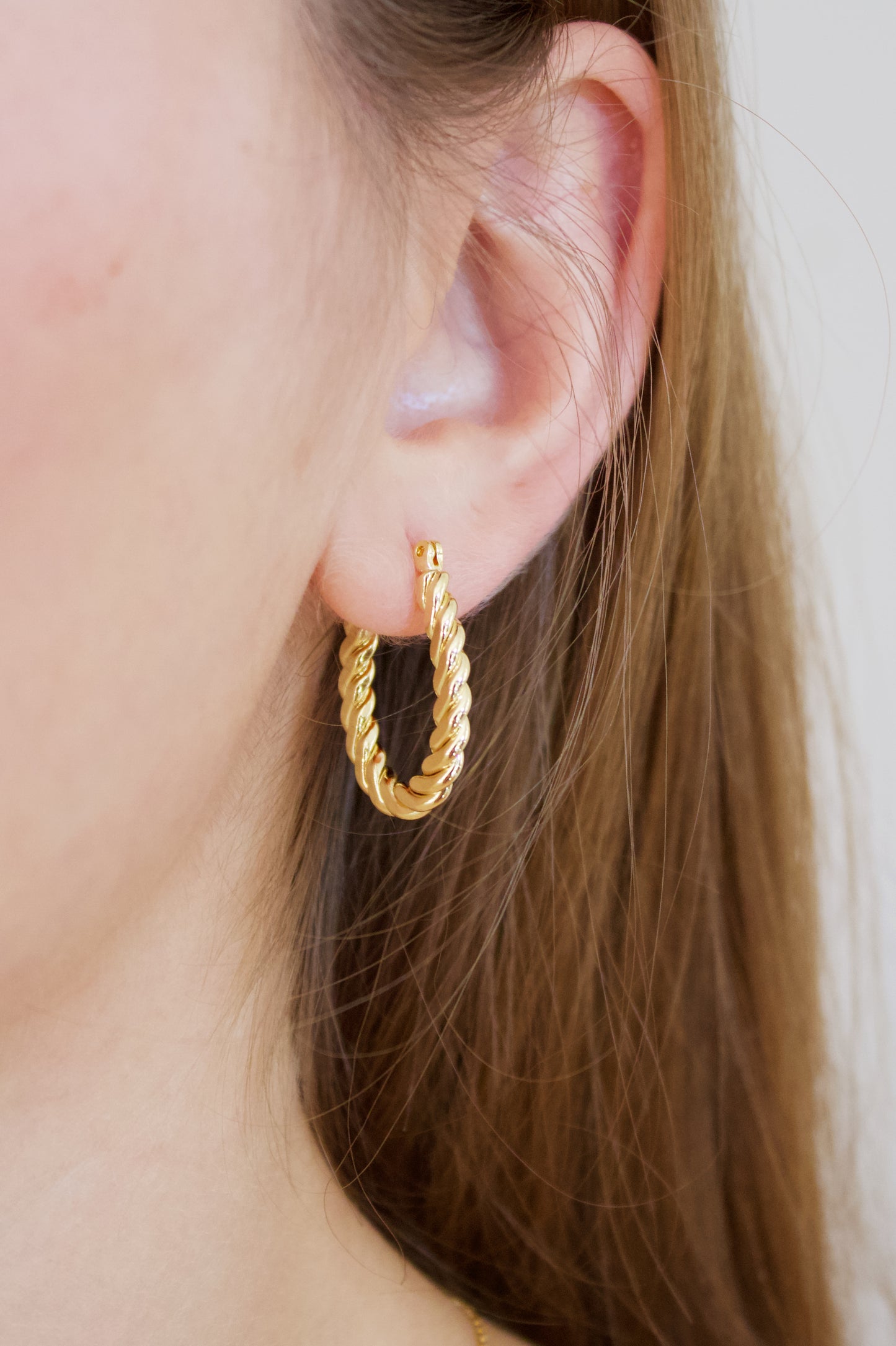 Chain Twist Pin Hoop Earring