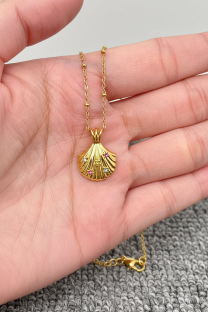 Color Scallop Charm Necklace