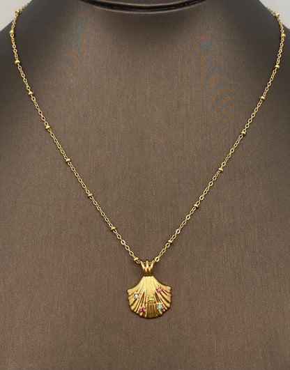 Color Scallop Charm Necklace