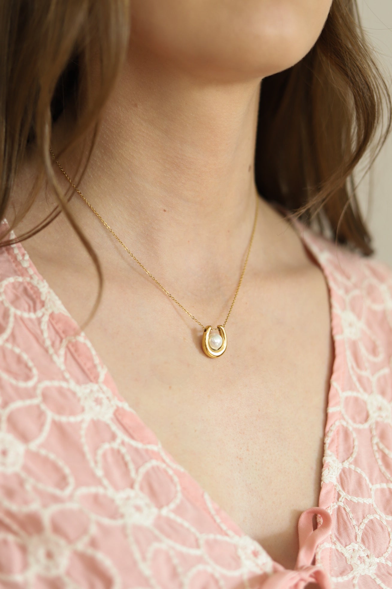 Horseshoe Pearl Gold Necklace