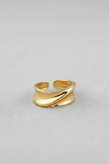 Minimalist Geometric Ring