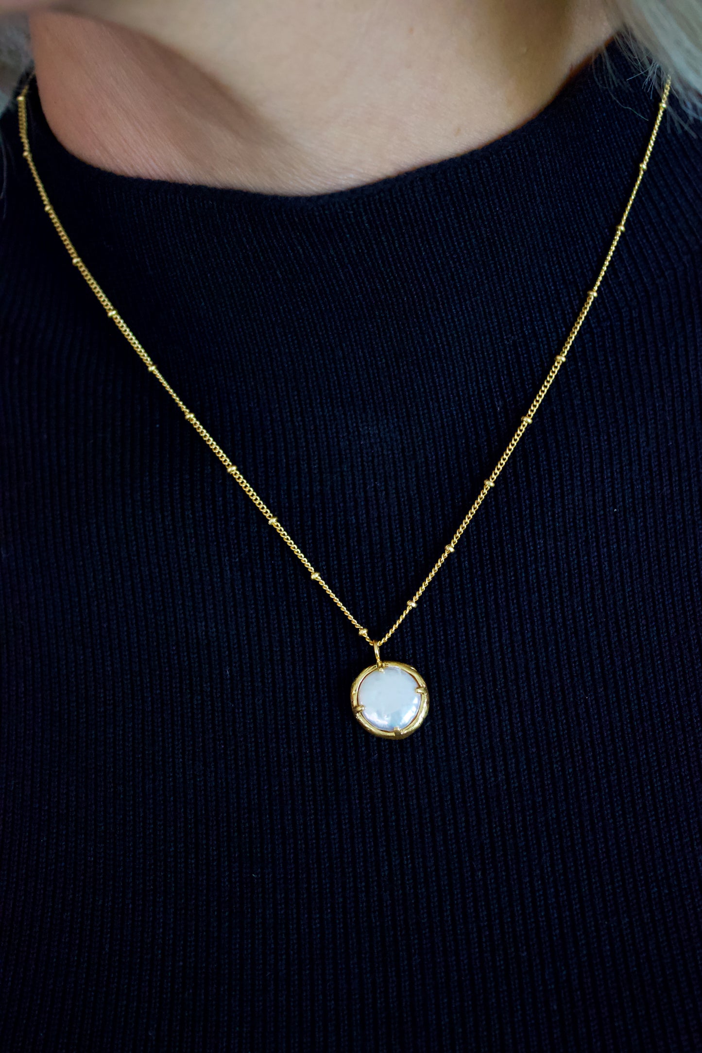 Vintage Pearl Round Gold Necklace