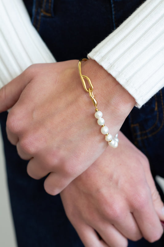 Pearl & Gold Bracelet