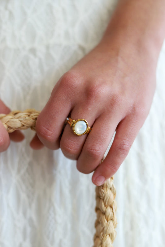 Oval White Shell Ring