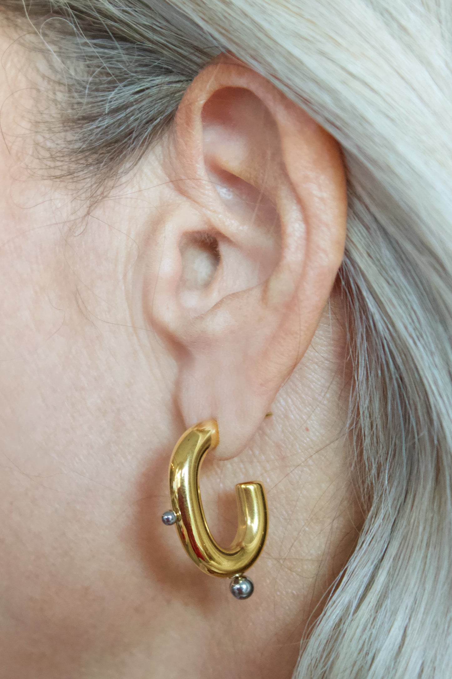 2 Tone C Shape Earring