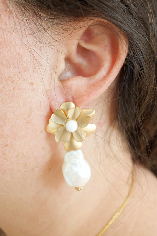 Flower & Baroque  Pearl Dangle Earring