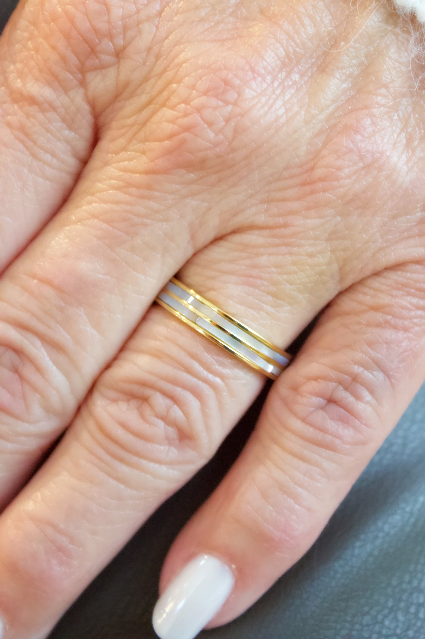 Shell Inlay Metallic Gold Ring