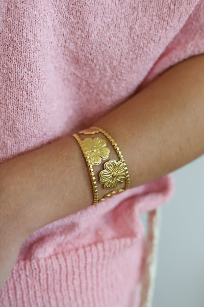 Gold Hollow Flower Cuff