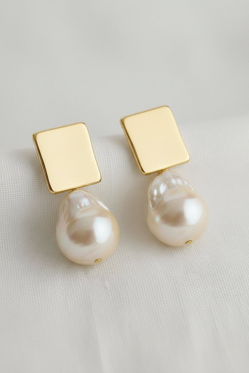 Contemp. Geo. Pearl Earring