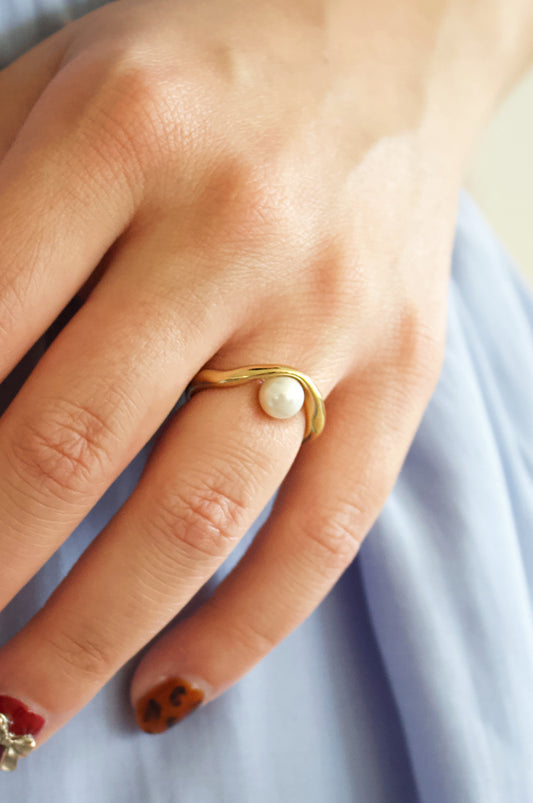 Pearl Warped Metallic Ring