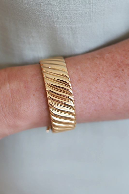Ribbed Textured Cuff