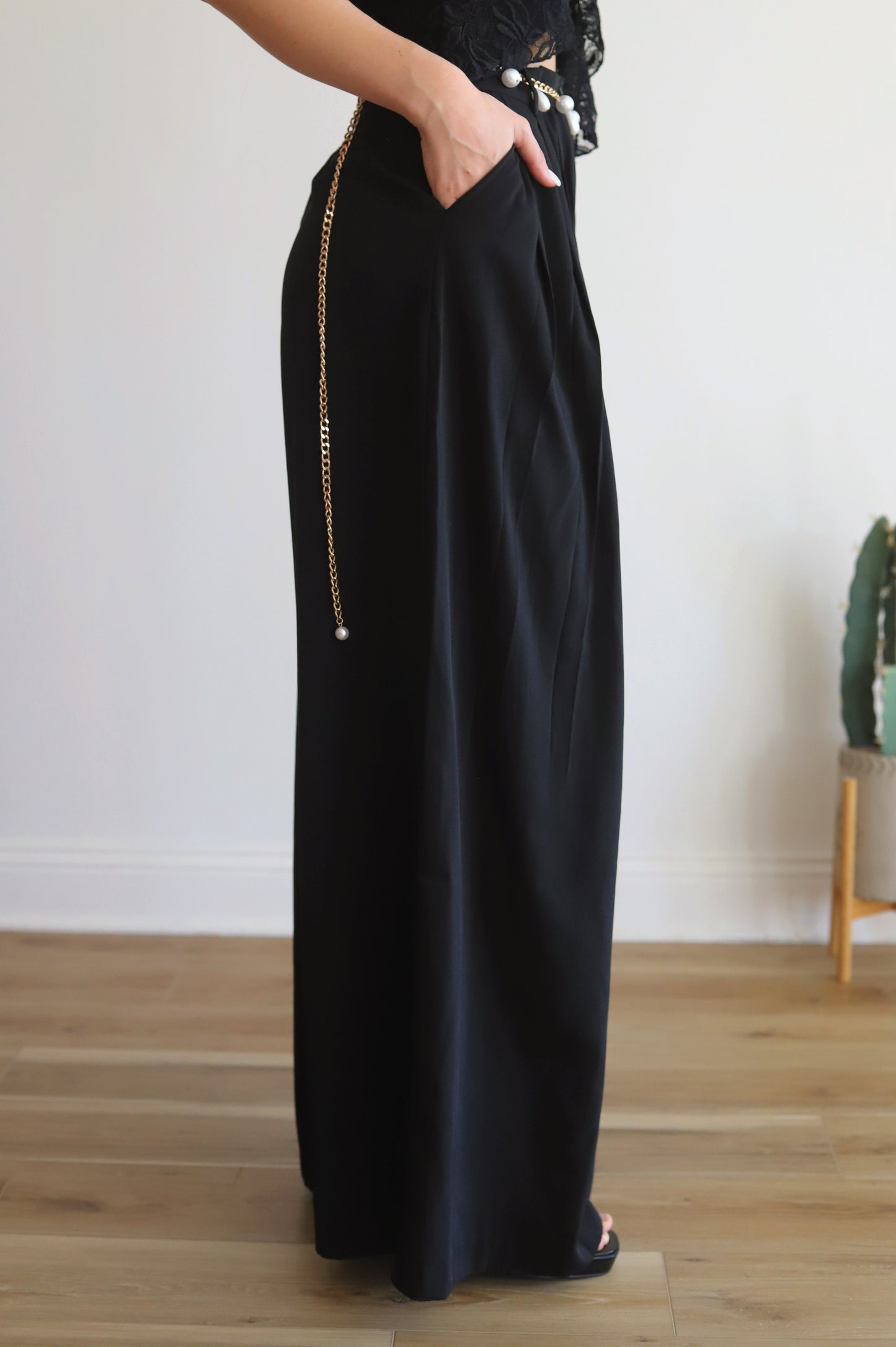 Woven Pleated Black Pants