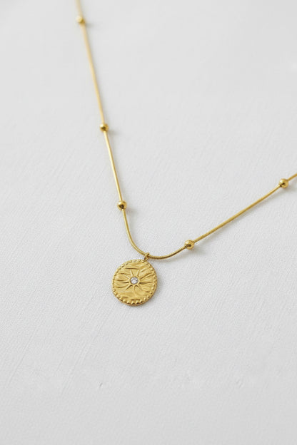 Starry Pendant Circle Necklace