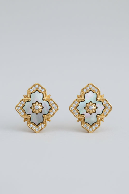 Shell Vint Stud Earring