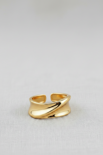 Minimalist Geometric Ring