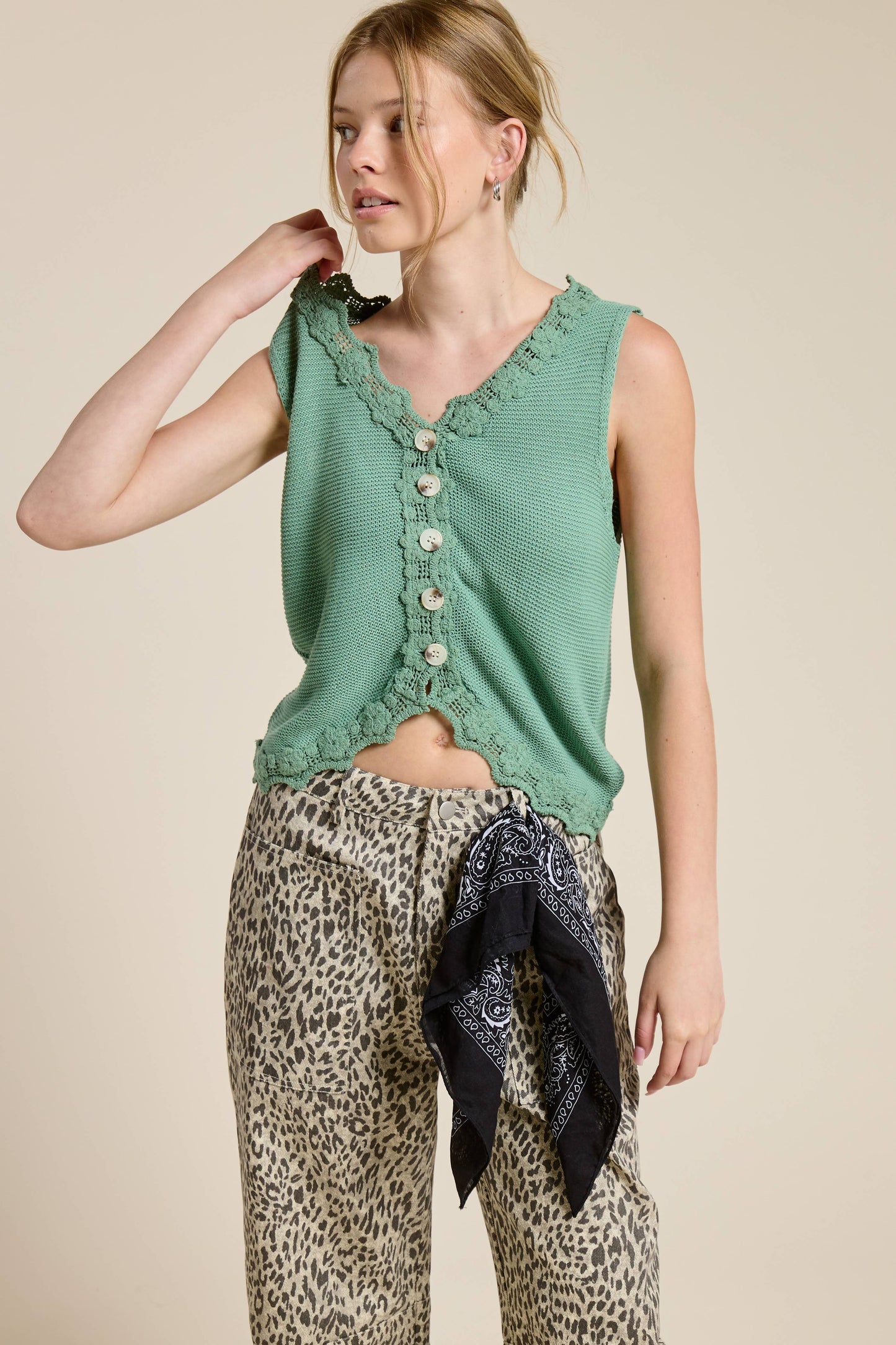 Zoysia Scallop Vest