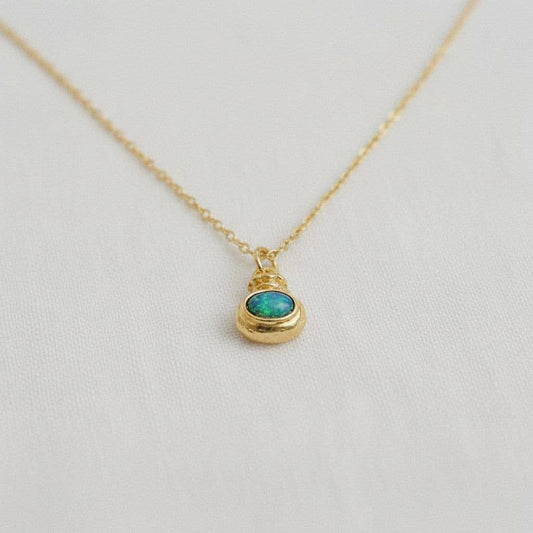 Shell Oval Pendant Necklace