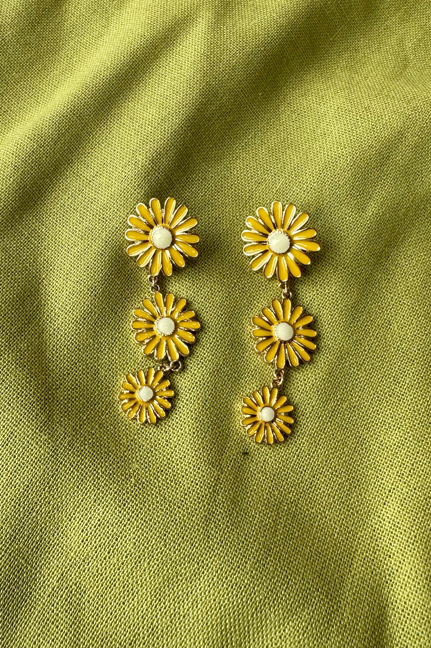 3 Daisy Earring